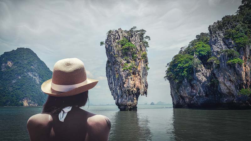woman-in-scenic-waters-800x450 woman-in-scenic-waters-800x450