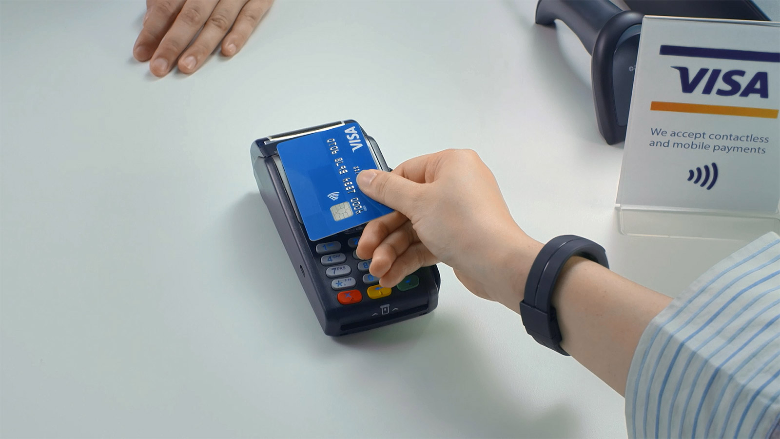 Paying with Visa contactless card