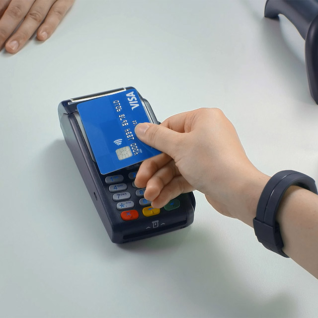 Paying with Visa contactless card